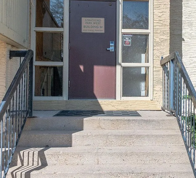 Building's Entrance.