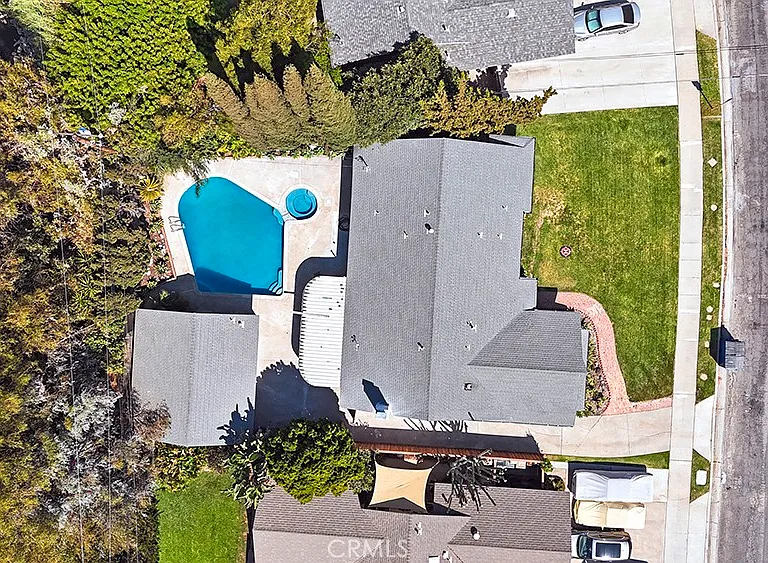 2149 Victoria Dr — Photo 38