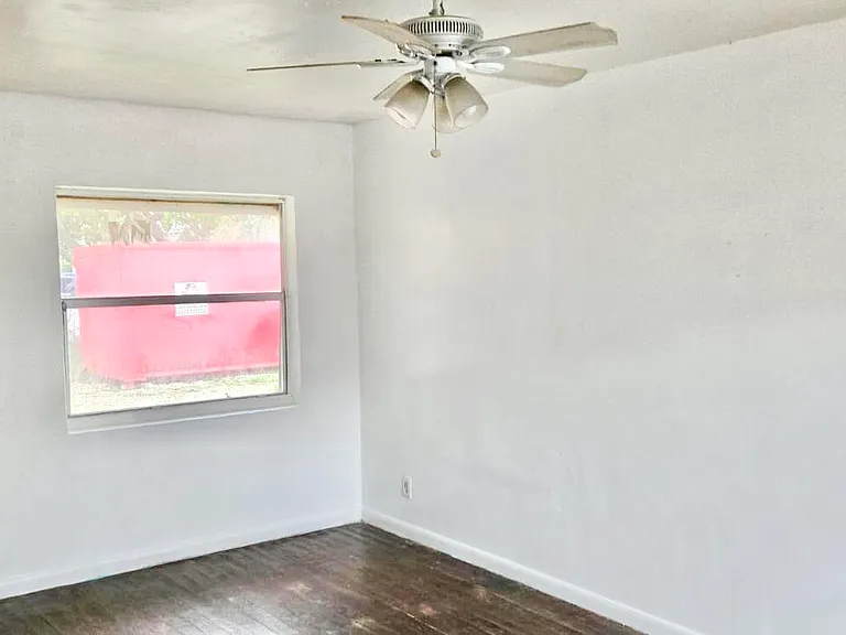 2325 Johnson St — Photo 11