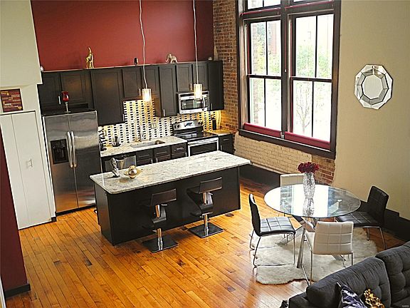 2nd image of 4242 Laclede Ave APT 109