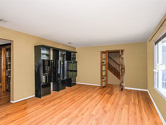 3rd image of 149 Berkshire Dr