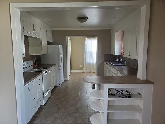 2nd image of 1830 W Pioneer