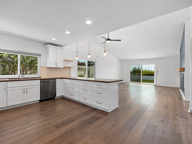 3607 Laredo St — Photo 4