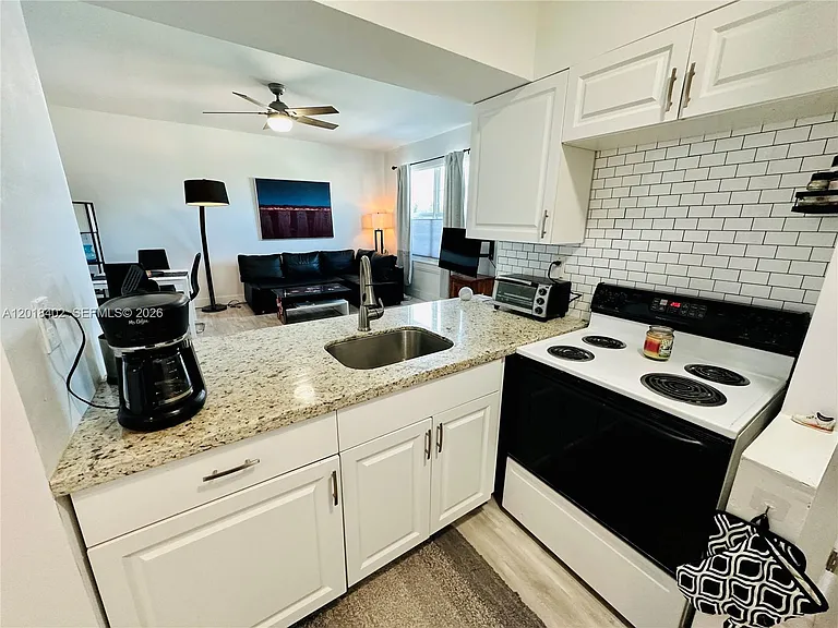 1200 Euclid Ave #308 — Photo 11