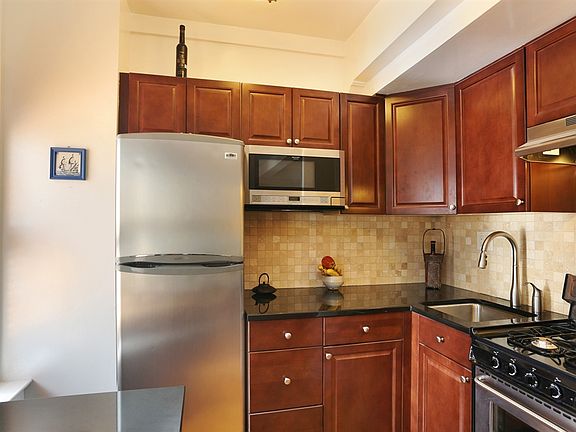 3rd image of 123 E 37th St #5F