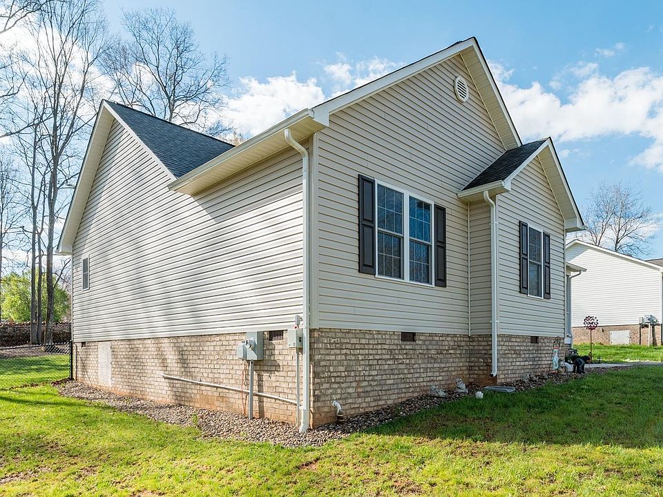 258 Pine St, Appomattox, VA 24522 Zillow