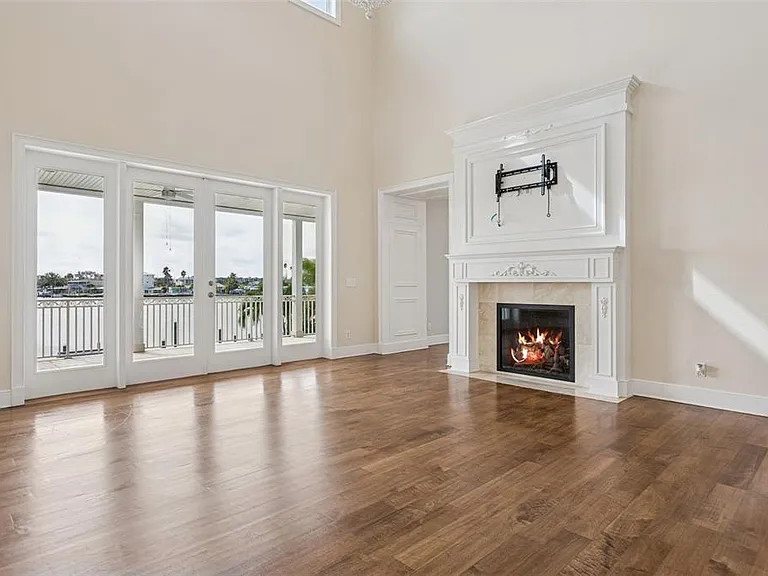 821 Bay Point Dr — Photo 9