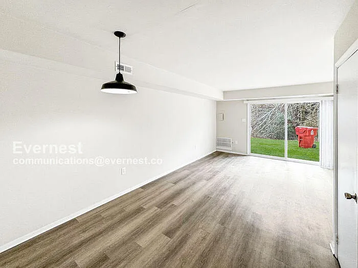 107 Newcastle Dr — Photo 4