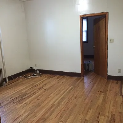 Rented by Halvatzis Realty | media 11