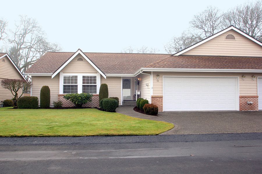 1st image of 18 Lakewood Oaks Dr SW