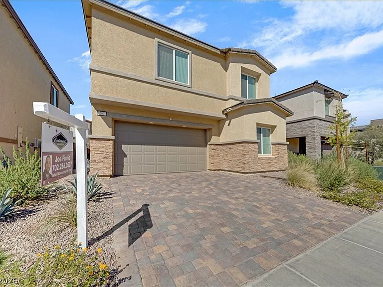 299 Mount Tyndall St — Photo 3