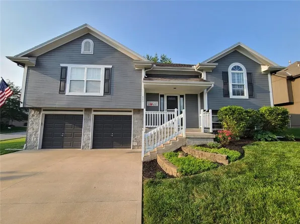 421 Granite Dr, Raymore, MO 64083