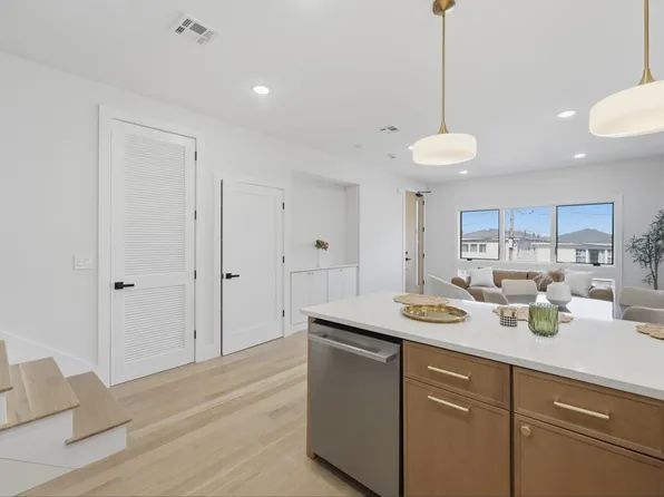 98 Western Ave #1, Jersey City, NJ 07307