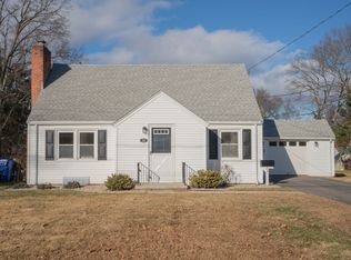 26 Coolidge Ave, Newington, CT 06111