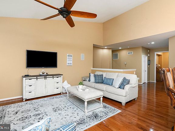 5th image of 27 Applegate Dr