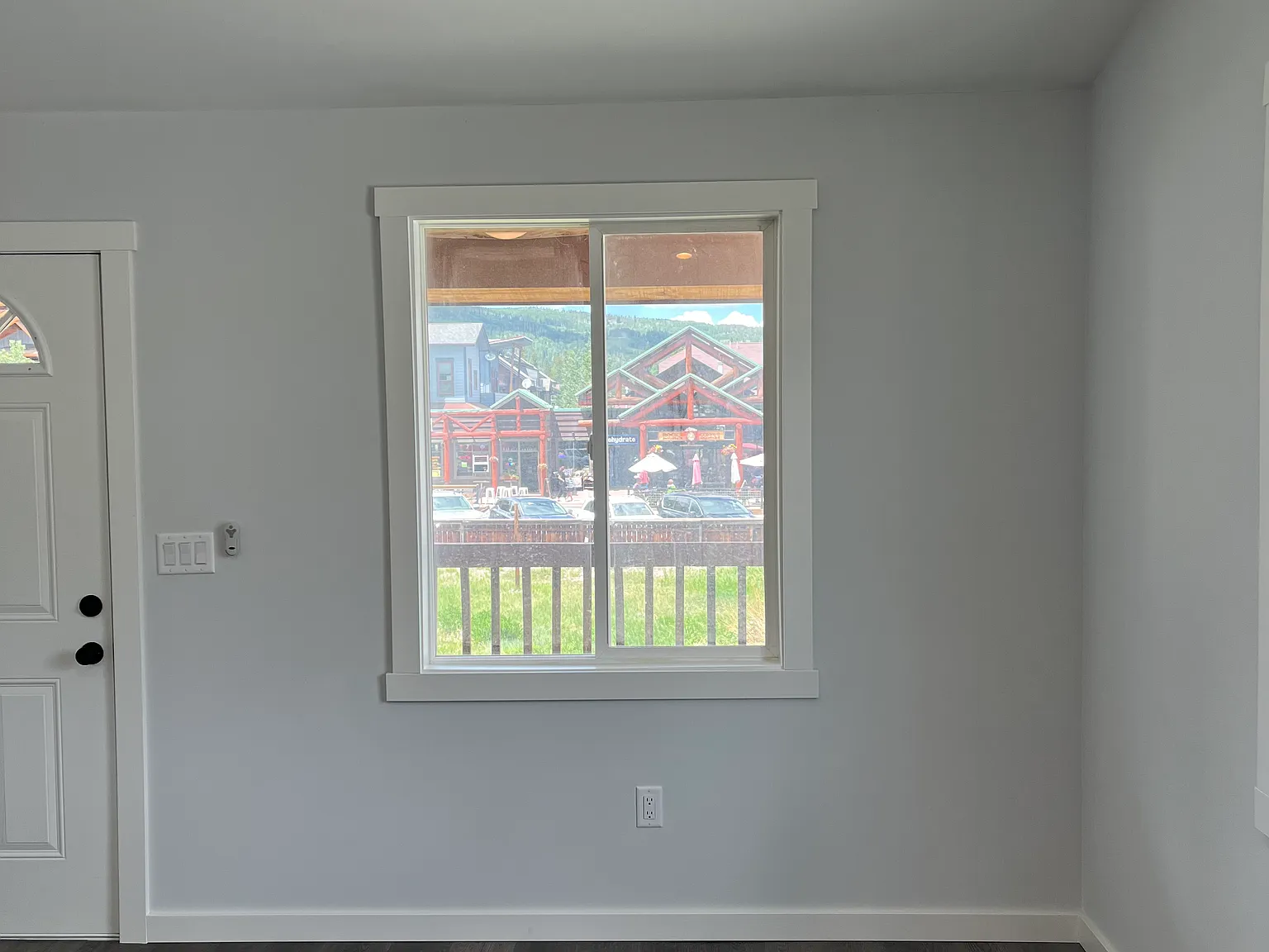 214 E Main St — Photo 2