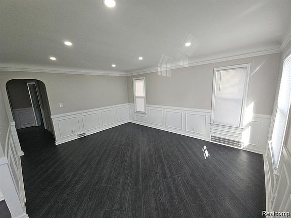 3rd image of 20300 Elkhart St