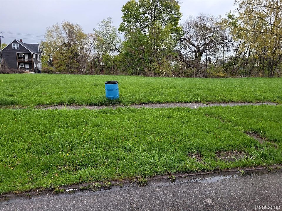 2nd image of 2194 Field St