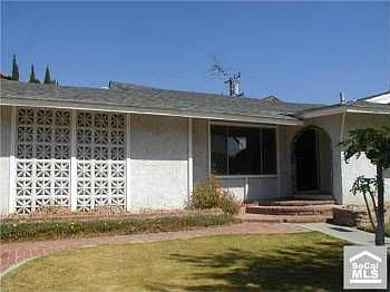 1st image of 11018 Larrylyn Dr