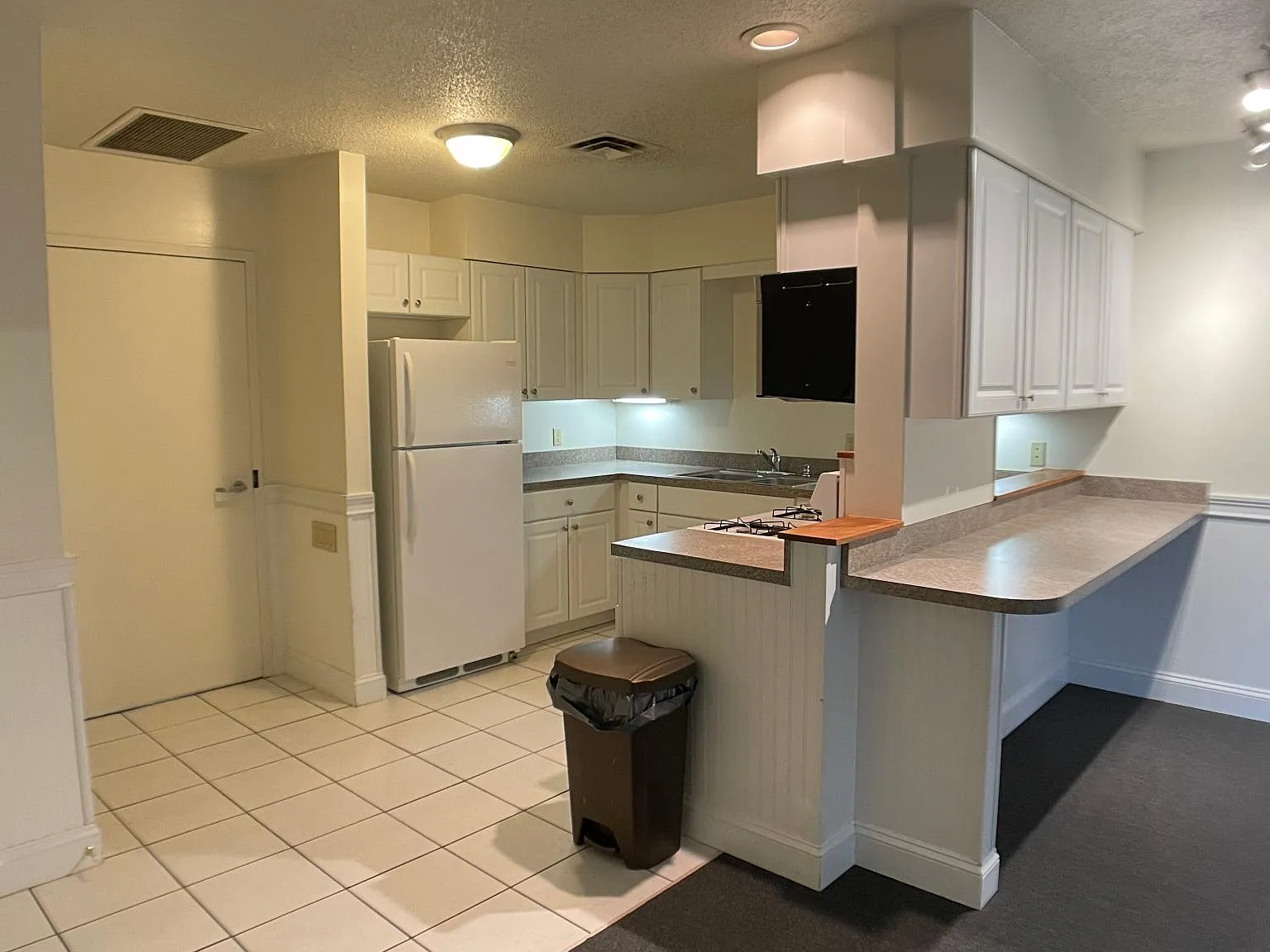 405 W 2nd Street — Photo 2