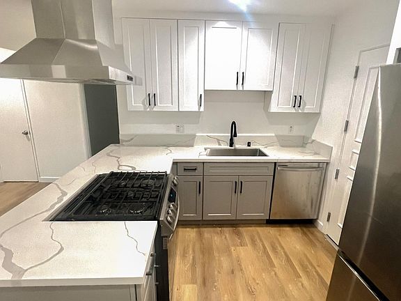 3rd image of 10223 S Dixon Ave #2