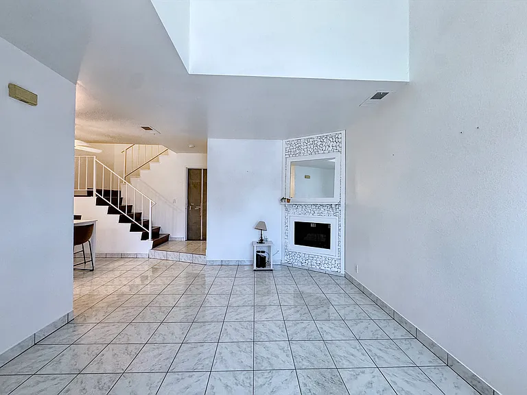 1671 E Kingsley Ave #B — Photo 17