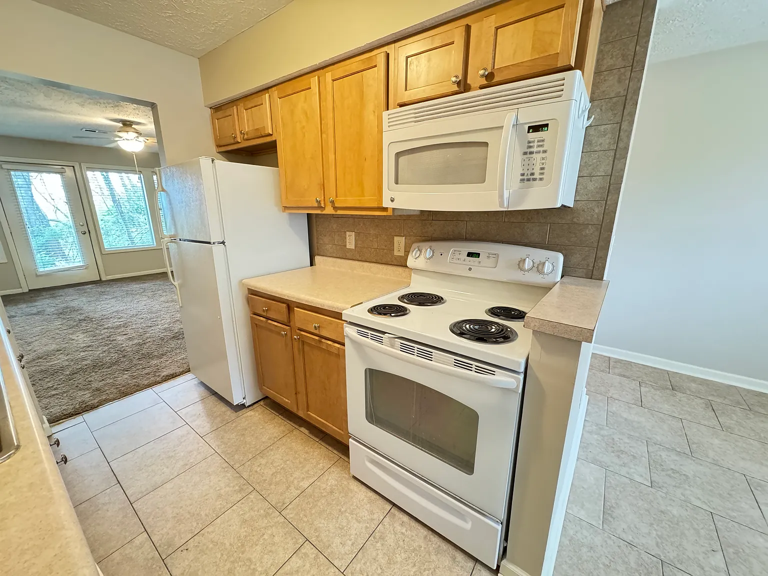 2 bed, 984 sqft, $1,210 — Photo 3