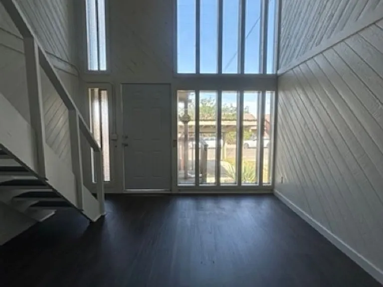 1016 W 6th Ave — Photo 3