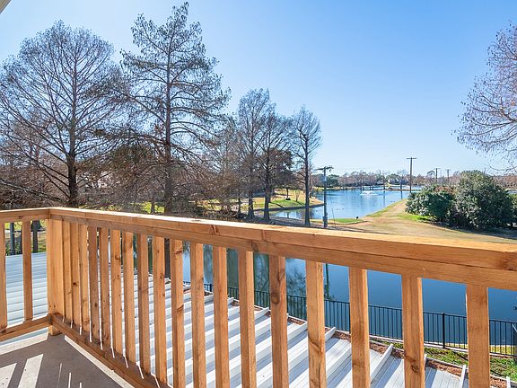 3rd image of 1813 Lakecrest Ct