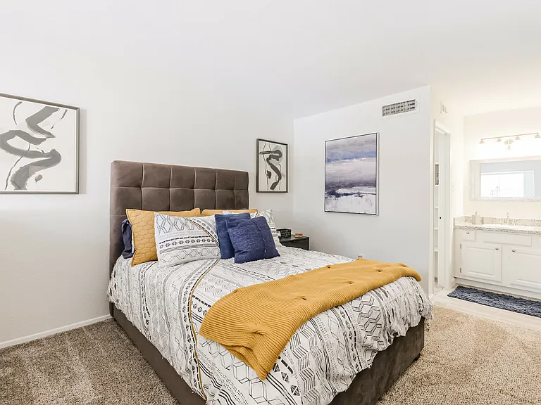 Turtle Pointe Apartments — Photo 20