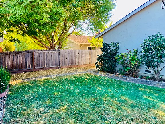 3rd image of 3374 Twin Oaks Dr