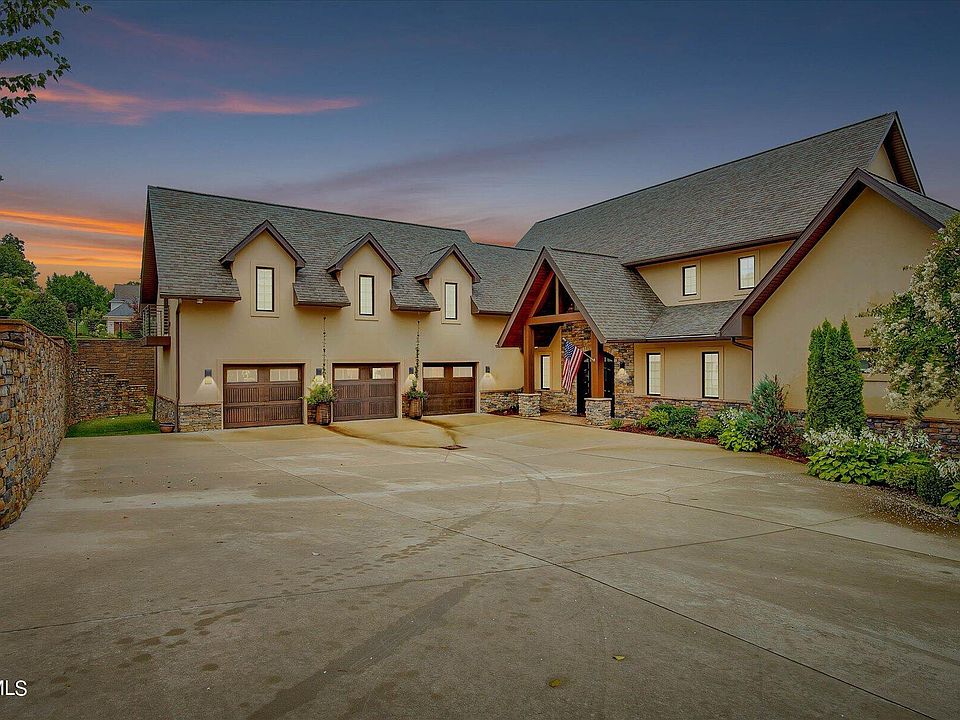 1st image of 153 Black Thorn Dr