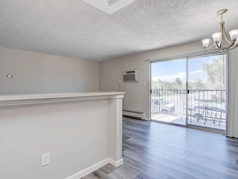 Caravelle Apartments — Photo 30