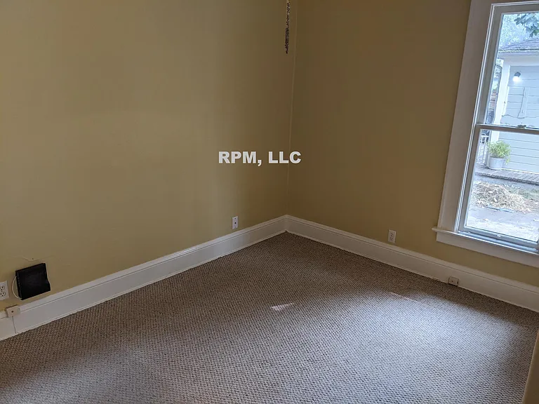 230 NE 53rd Ave — Photo 9