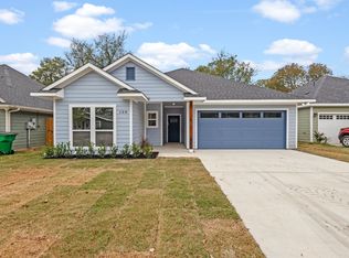 108 Flowers St, Waxahachie, TX 75165