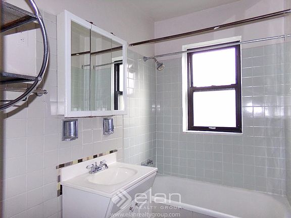 5th image of 1137 Oak Ave APT 2E