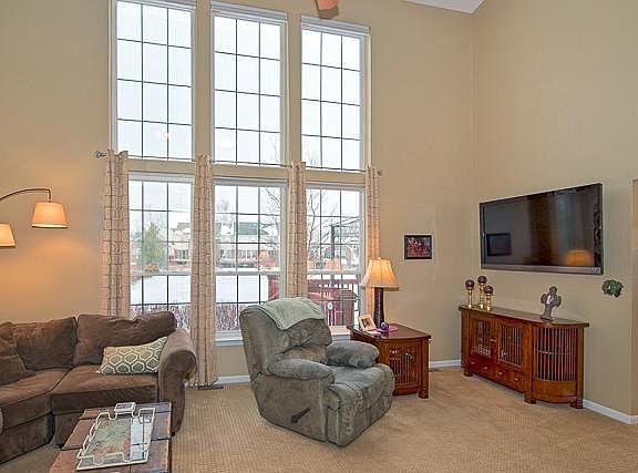 3rd image of 4033 Ravensfield Dr