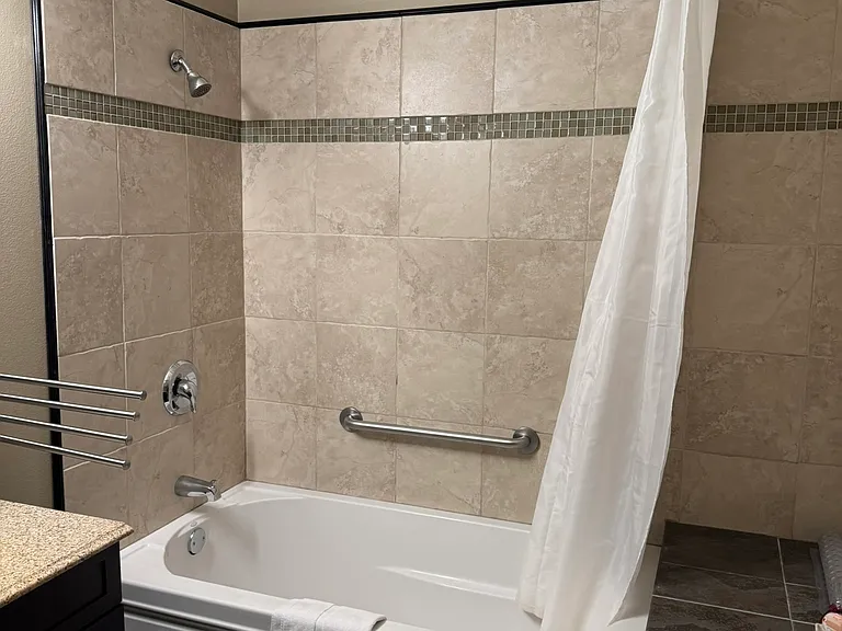 Deep tub