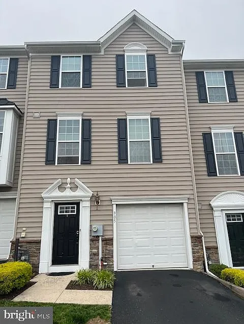 3 bed, 2.5 bath, 1930 sqft, $3,095 — Photo 2
