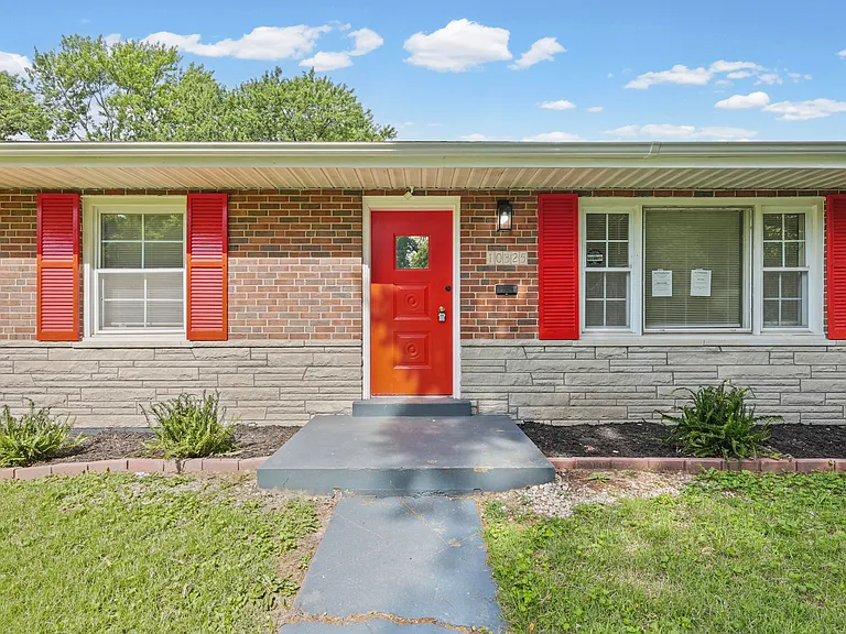 10325 Lookaway Dr — Photo 2