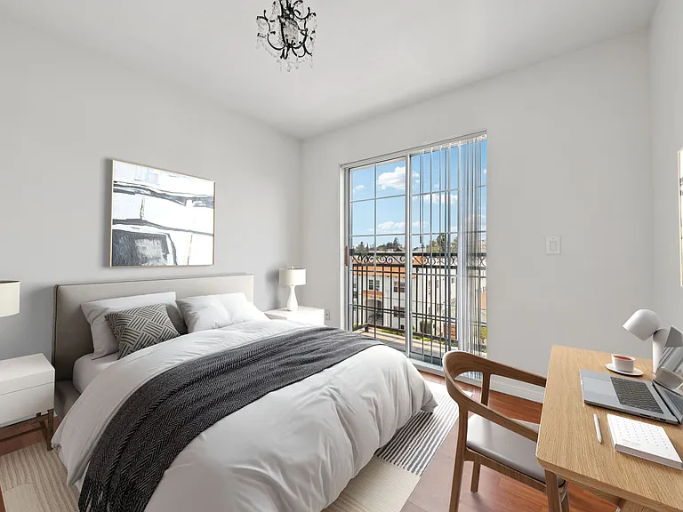 628 W 30th St #101 — Photo 3