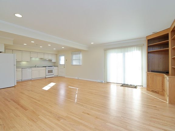 4th image of 563 Ivy Ct