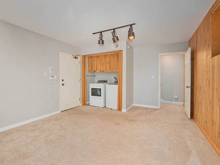 21730 Marylee St — Photo 22