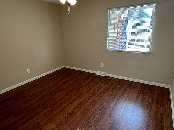 4th image of 36 Chateau Dr APT C