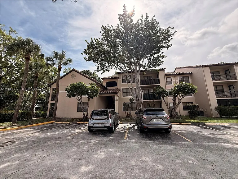 4501 W McNab Rd #10 — Photo 2