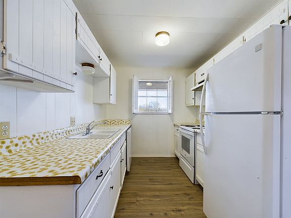 4th image of 167 Northwest Dr #11