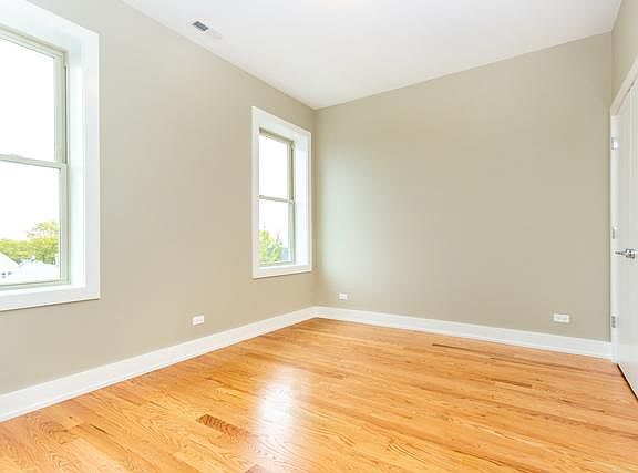 4th image of 3459 W Belmont Ave #3F