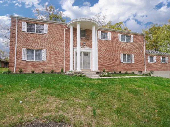 3494 McFarlan Woods Dr, Cincinnati, OH 45211