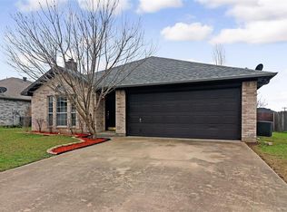 1421 Misty Dr, Midlothian, TX 76065