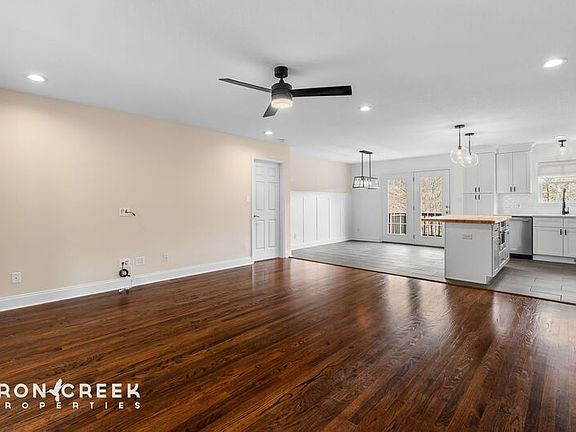 3rd image of 8 Rose Briar Cir